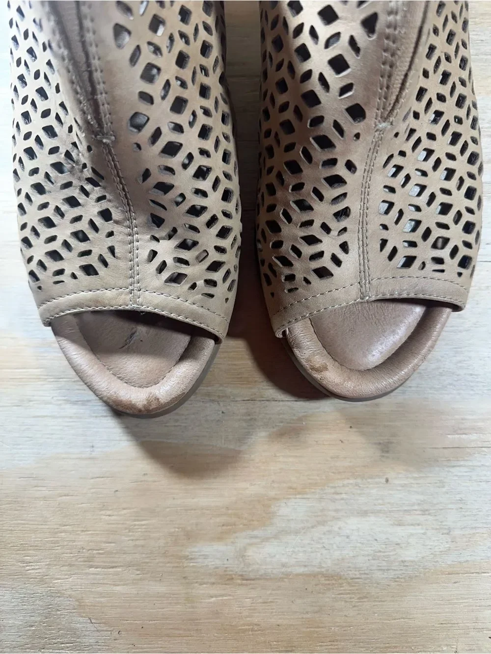 Earth Tan Wedge Sandals Women’s Size 9.5 Wide